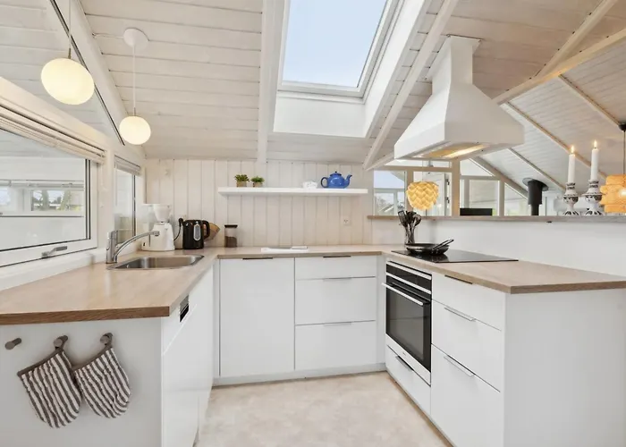 Chrisse - 250m From The Sea By Interhome *