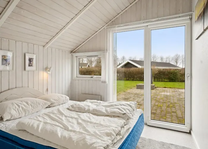 Chrisse - 250m From The Sea By Interhome