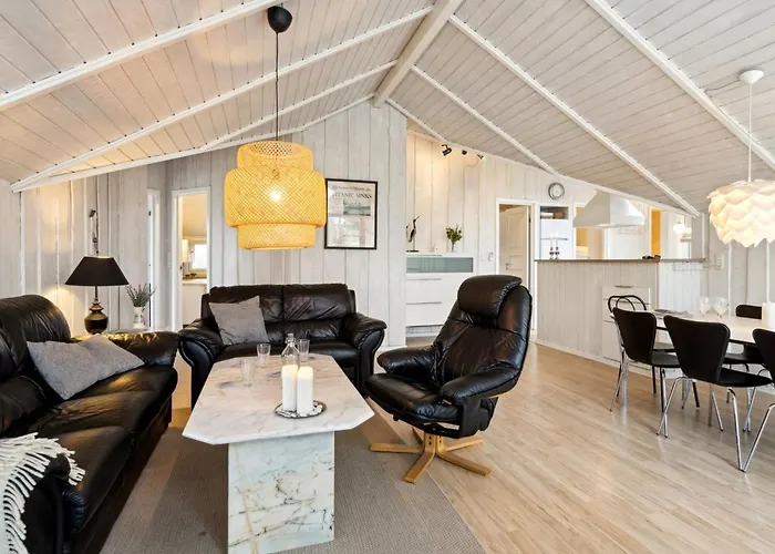 Chrisse - 250m From The Sea By Interhome